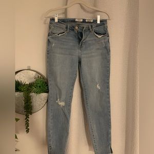 Used Light Blue Ripped Kensie Jean “The Effortless Skinny”Size 4